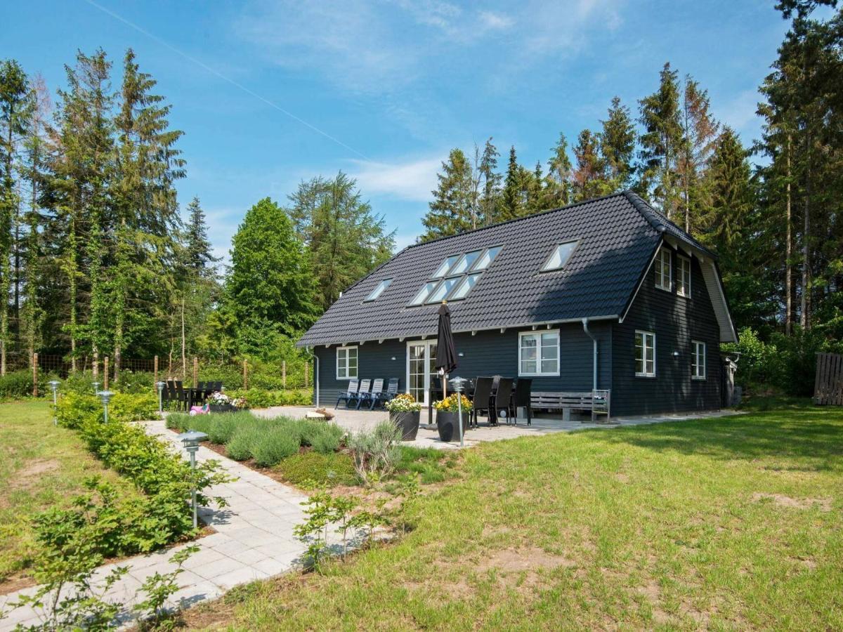 10 Person Holiday Home In Glesborg Номер фото