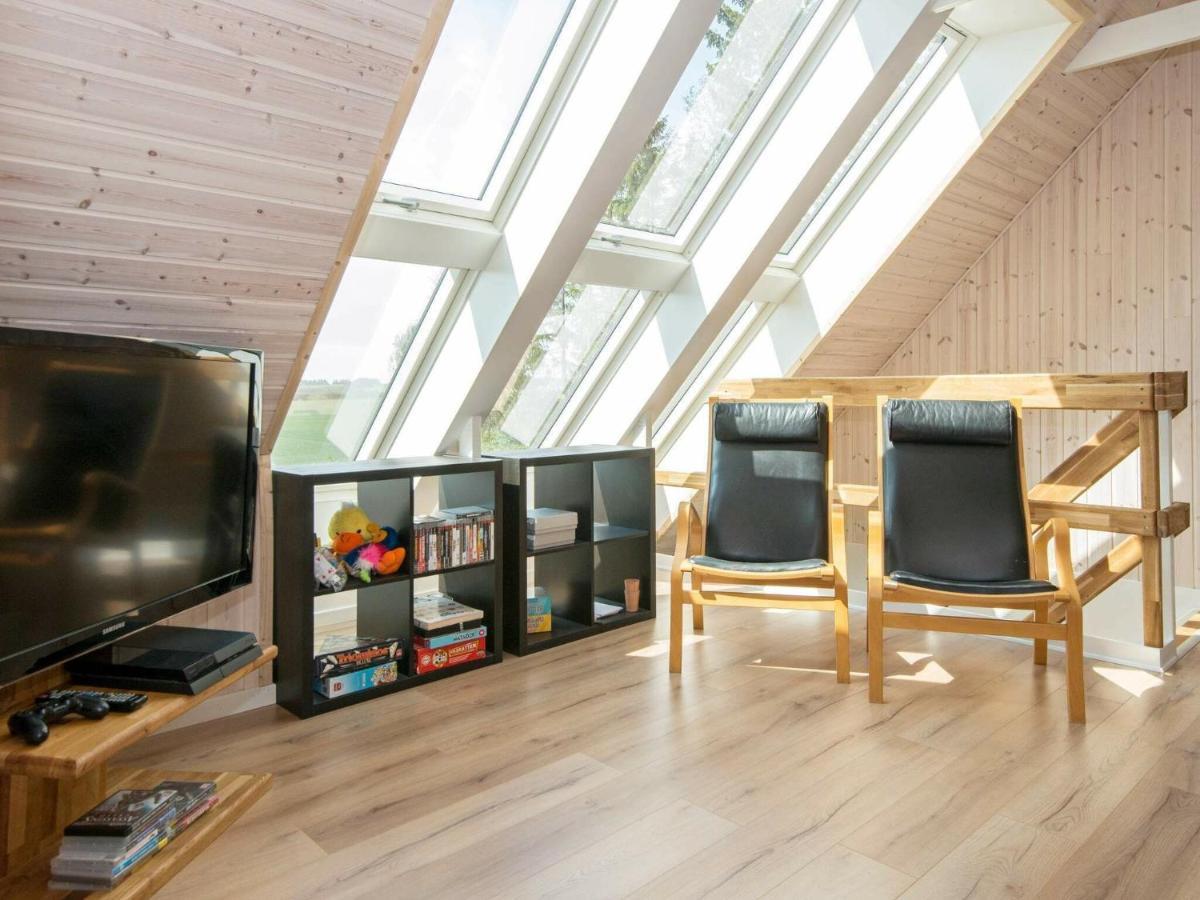 10 Person Holiday Home In Glesborg Номер фото