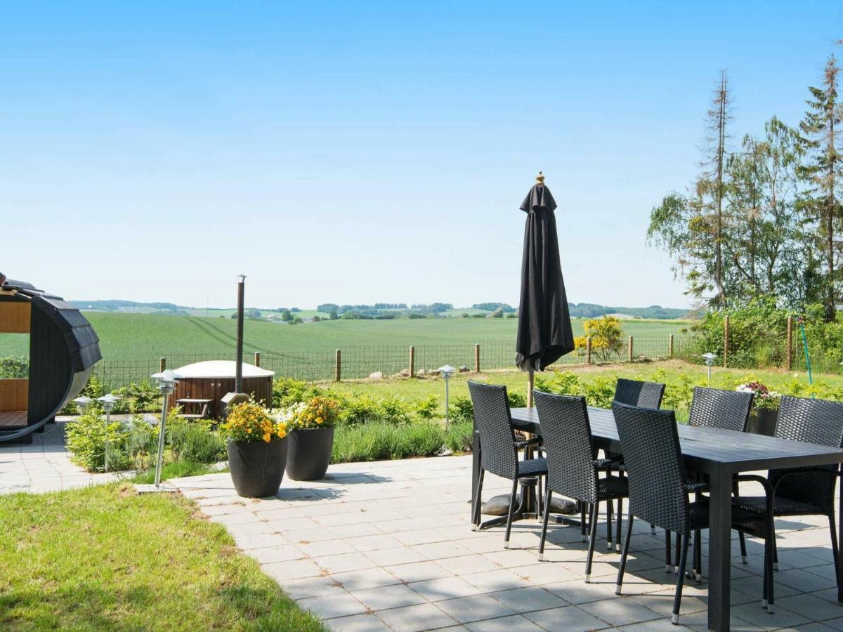 10 Person Holiday Home In Glesborg Экстерьер фото