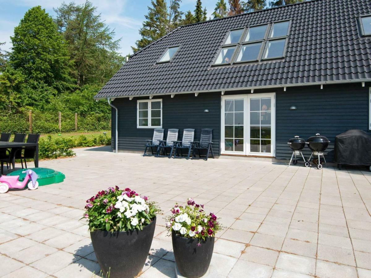 10 Person Holiday Home In Glesborg Экстерьер фото